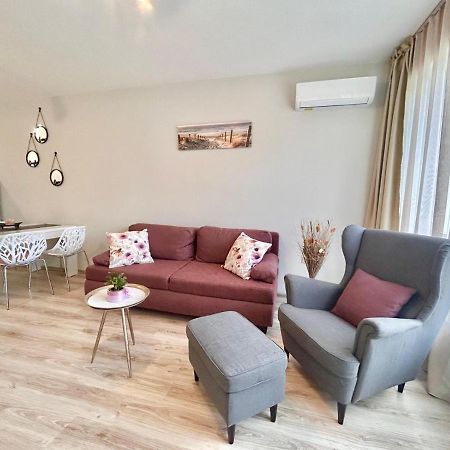 Blue Lagoon Seafront Apartments Varna Ngoại thất bức ảnh