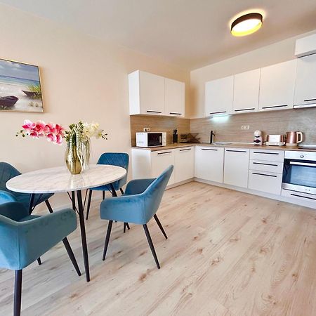 Blue Lagoon Seafront Apartments Varna Ngoại thất bức ảnh