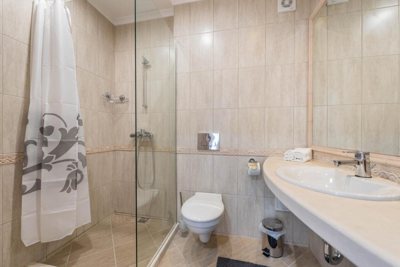 Blue Lagoon Seafront Apartments Varna Ngoại thất bức ảnh
