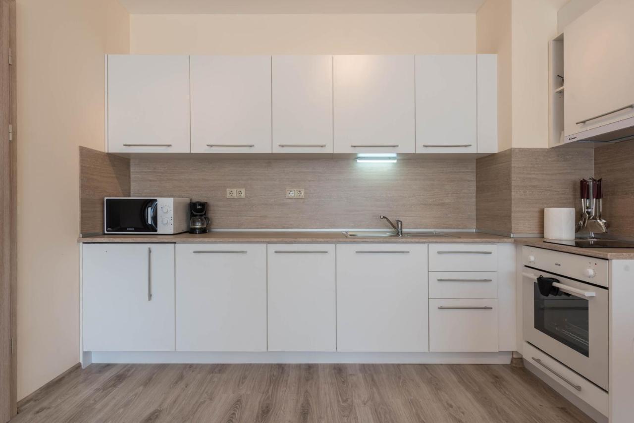 Blue Lagoon Seafront Apartments Varna Ngoại thất bức ảnh