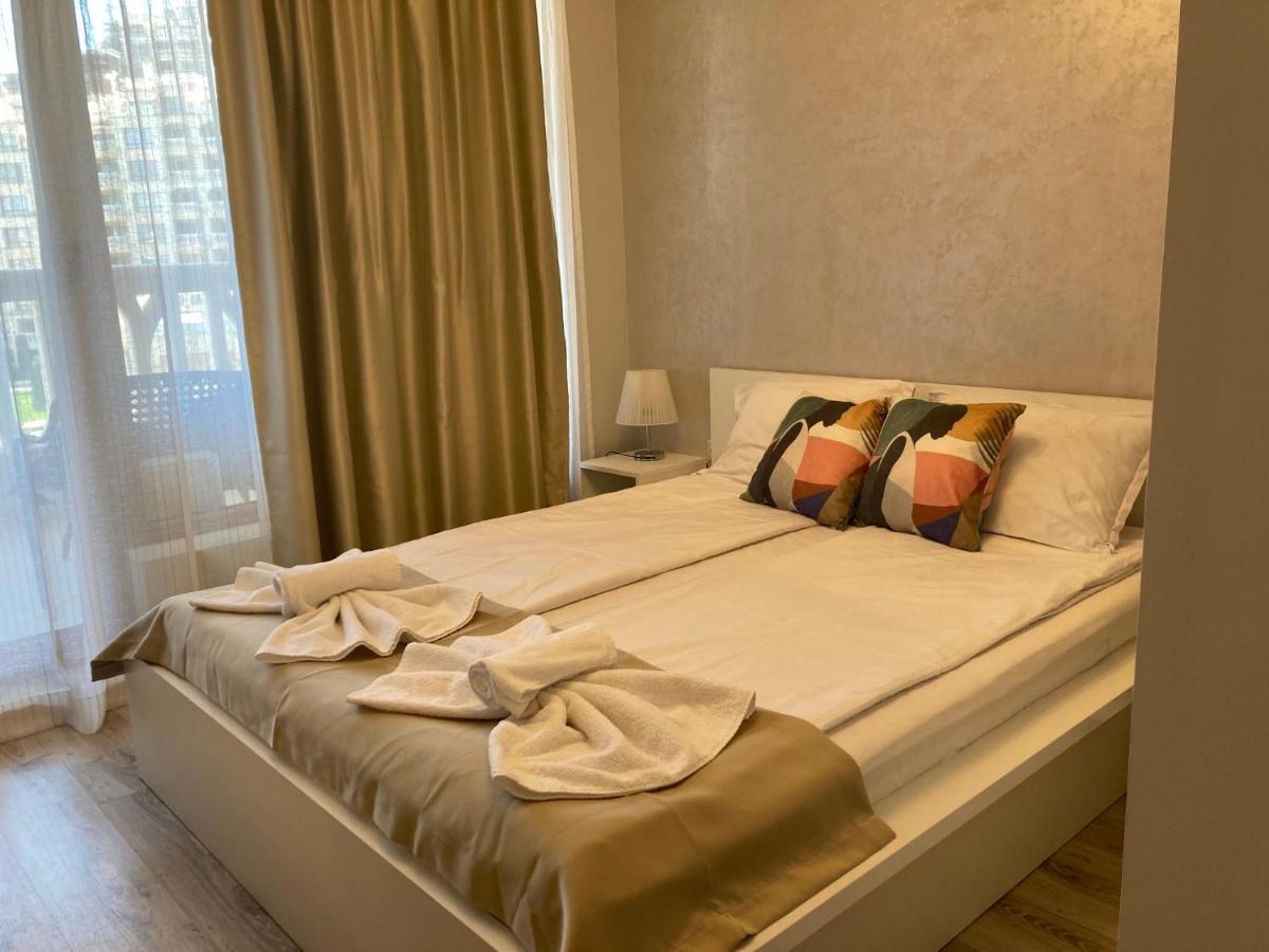 Blue Lagoon Seafront Apartments Varna Ngoại thất bức ảnh