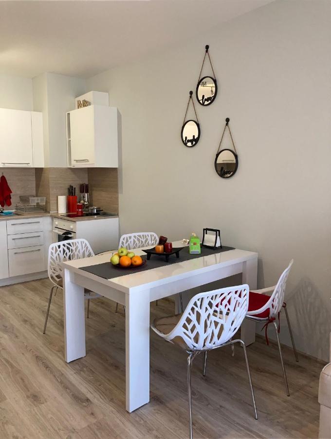 Blue Lagoon Seafront Apartments Varna Ngoại thất bức ảnh