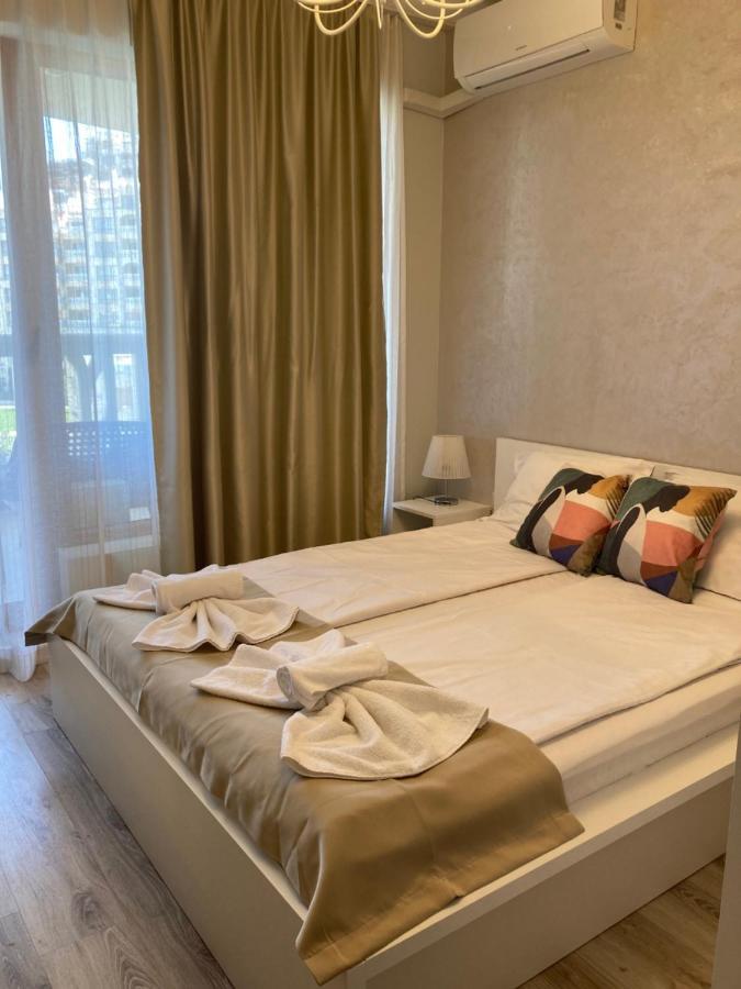 Blue Lagoon Seafront Apartments Varna Ngoại thất bức ảnh