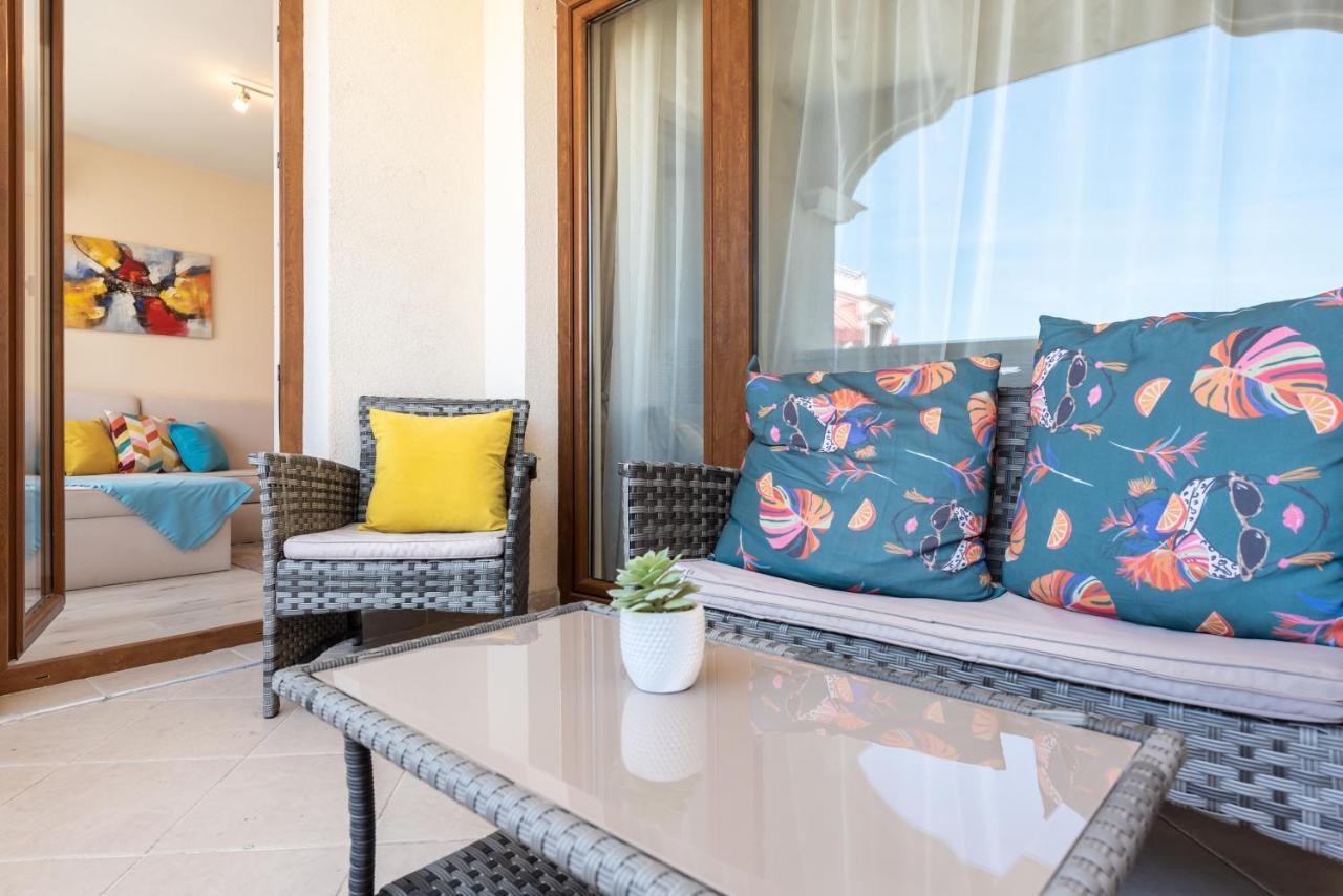 Blue Lagoon Seafront Apartments Varna Ngoại thất bức ảnh