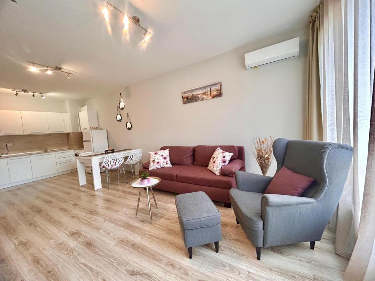 Blue Lagoon Seafront Apartments Varna Ngoại thất bức ảnh