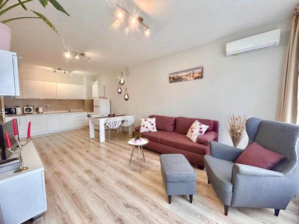 Blue Lagoon Seafront Apartments Varna Ngoại thất bức ảnh