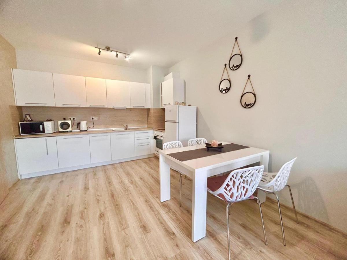 Blue Lagoon Seafront Apartments Varna Ngoại thất bức ảnh