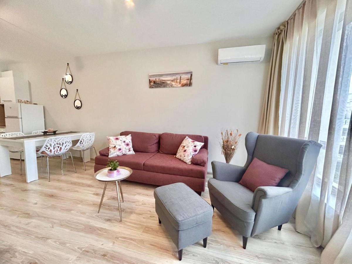 Blue Lagoon Seafront Apartments Varna Ngoại thất bức ảnh