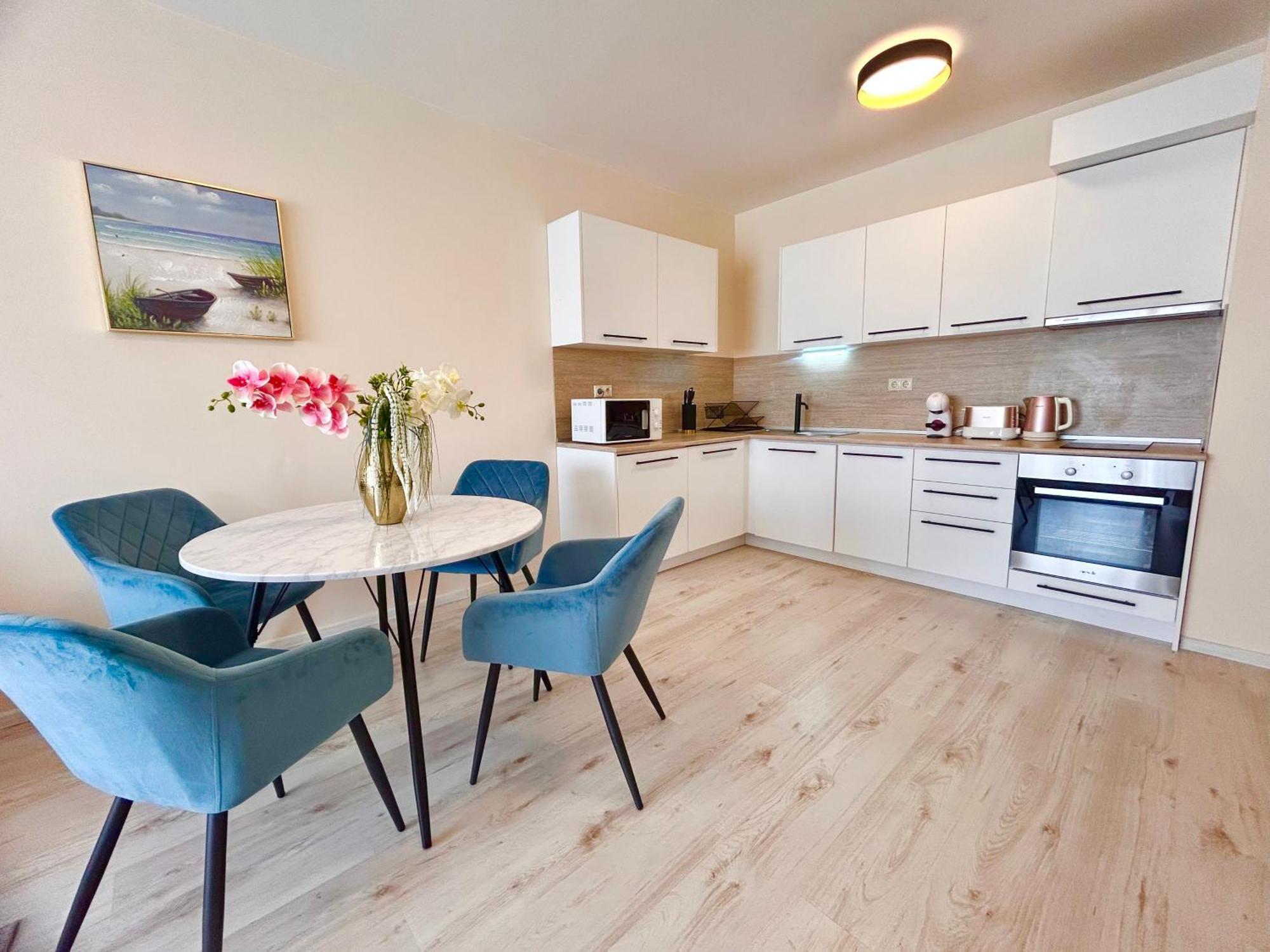 Blue Lagoon Seafront Apartments Varna Ngoại thất bức ảnh