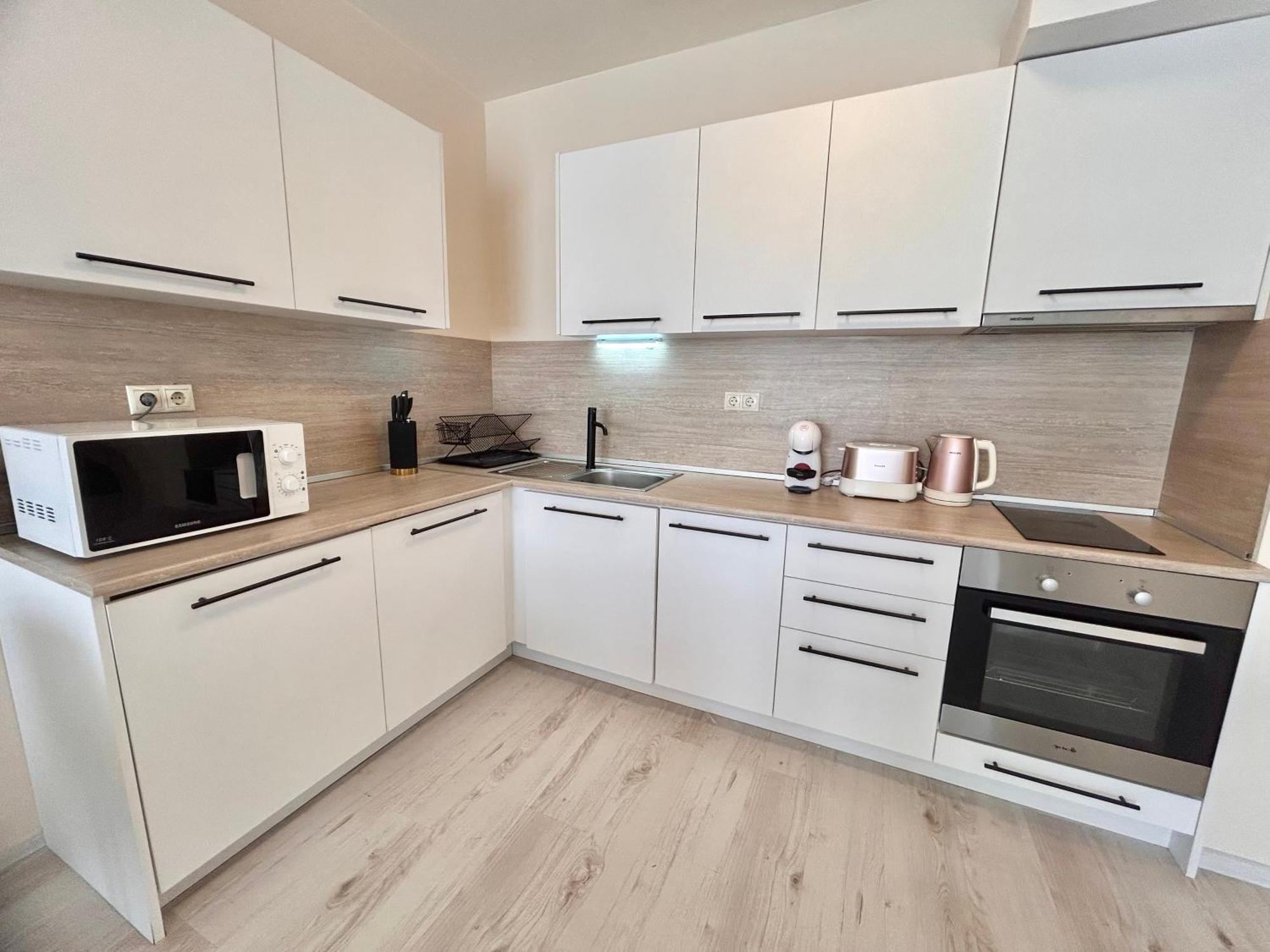 Blue Lagoon Seafront Apartments Varna Ngoại thất bức ảnh