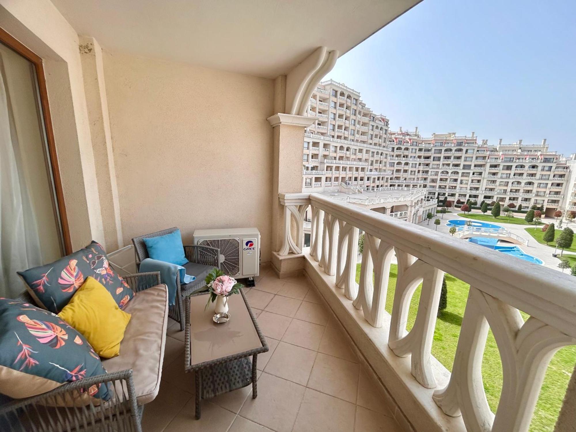 Blue Lagoon Seafront Apartments Varna Ngoại thất bức ảnh