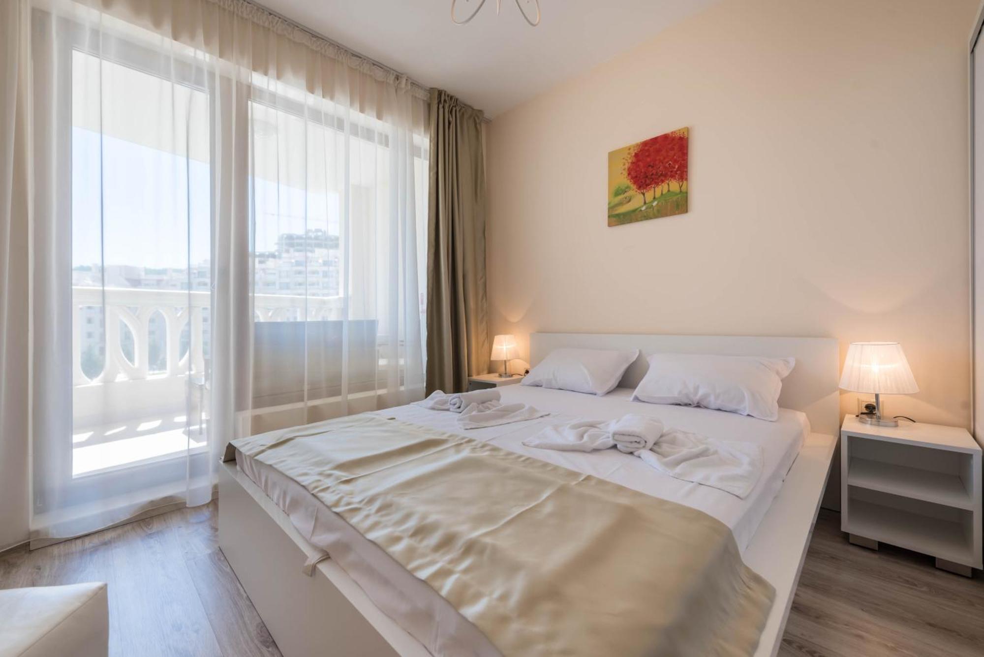 Blue Lagoon Seafront Apartments Varna Ngoại thất bức ảnh
